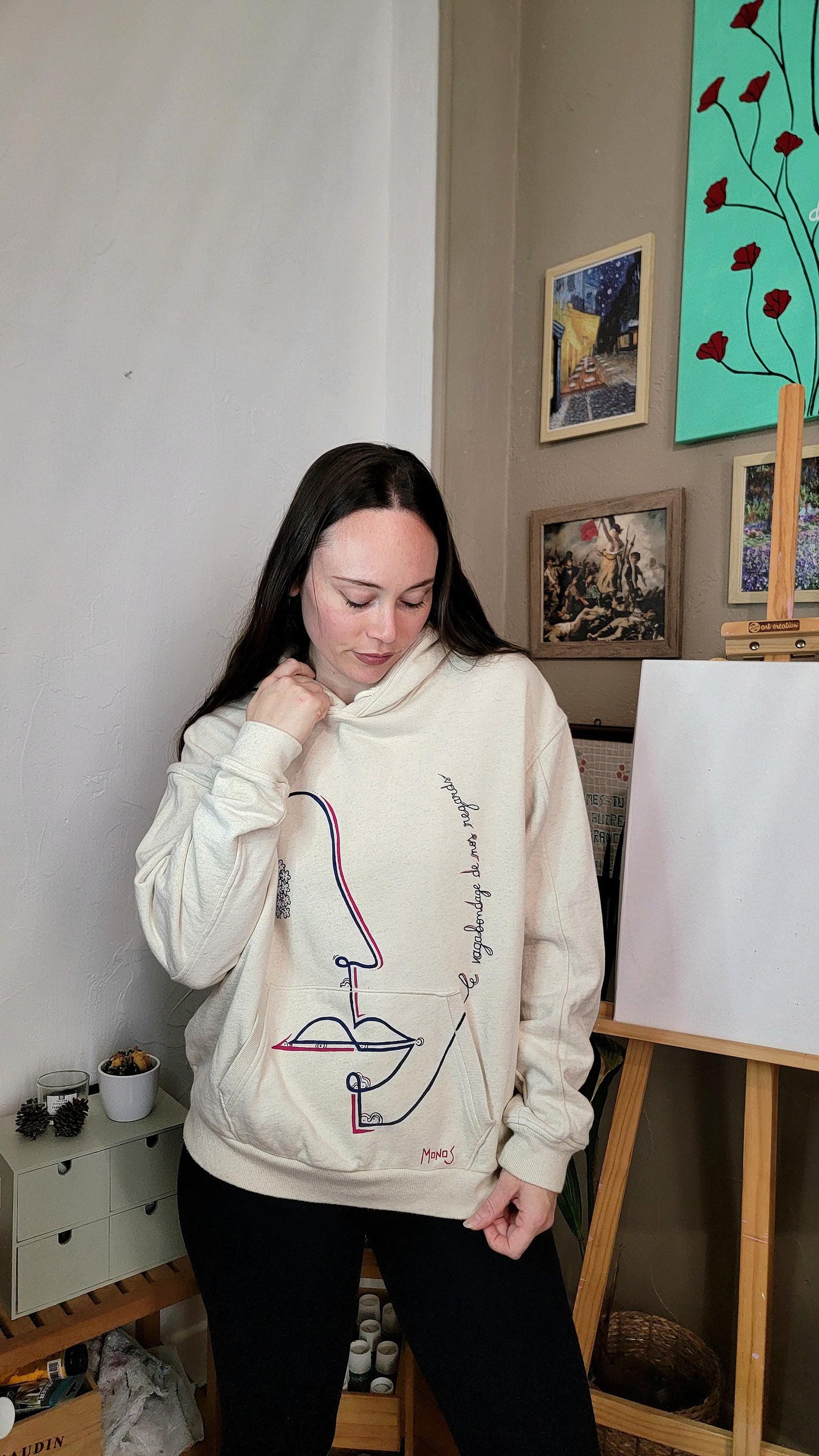 Sweat-shirt à capuche upcyclé peint à la main. "Le vagabondage de nos regards" - Taille M