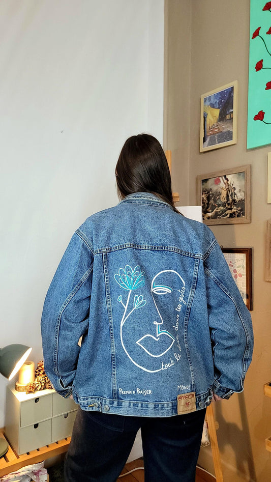 Veste en jean upcyclée peinte à la main. "Tout le divin dans tes gestes" - Taille L/XL (homme) - Coupe Oversize