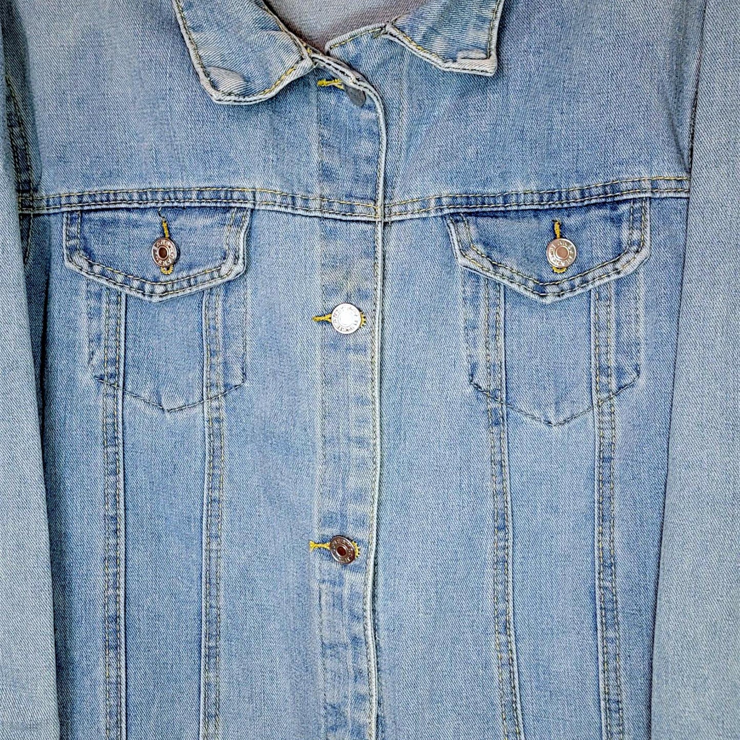 Veste en jean upcyclée peinte à la main. " Perpétuels adieux" Taille : L (femme)