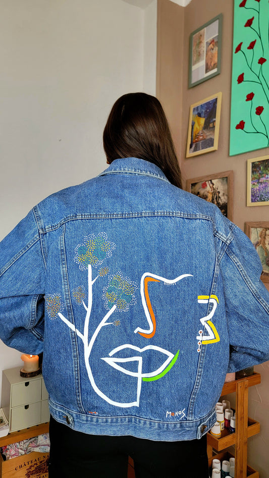 Veste en jean upcyclée peinte à la main. "Pluto" - Taille M / L
