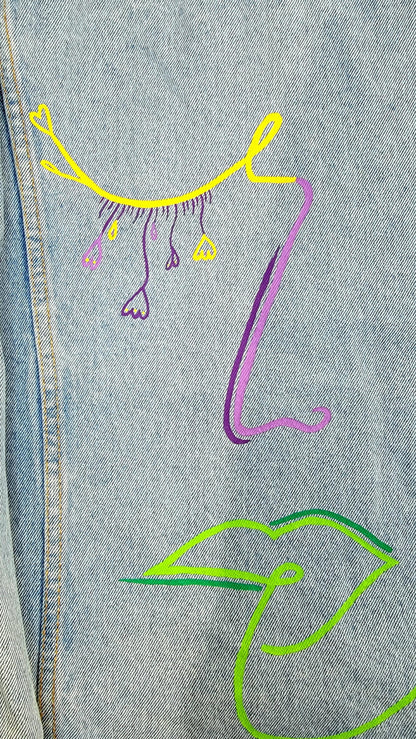 Veste en jean upcyclée peinte à la main. "Ta présence a réveillé mes silences" - Taille : M