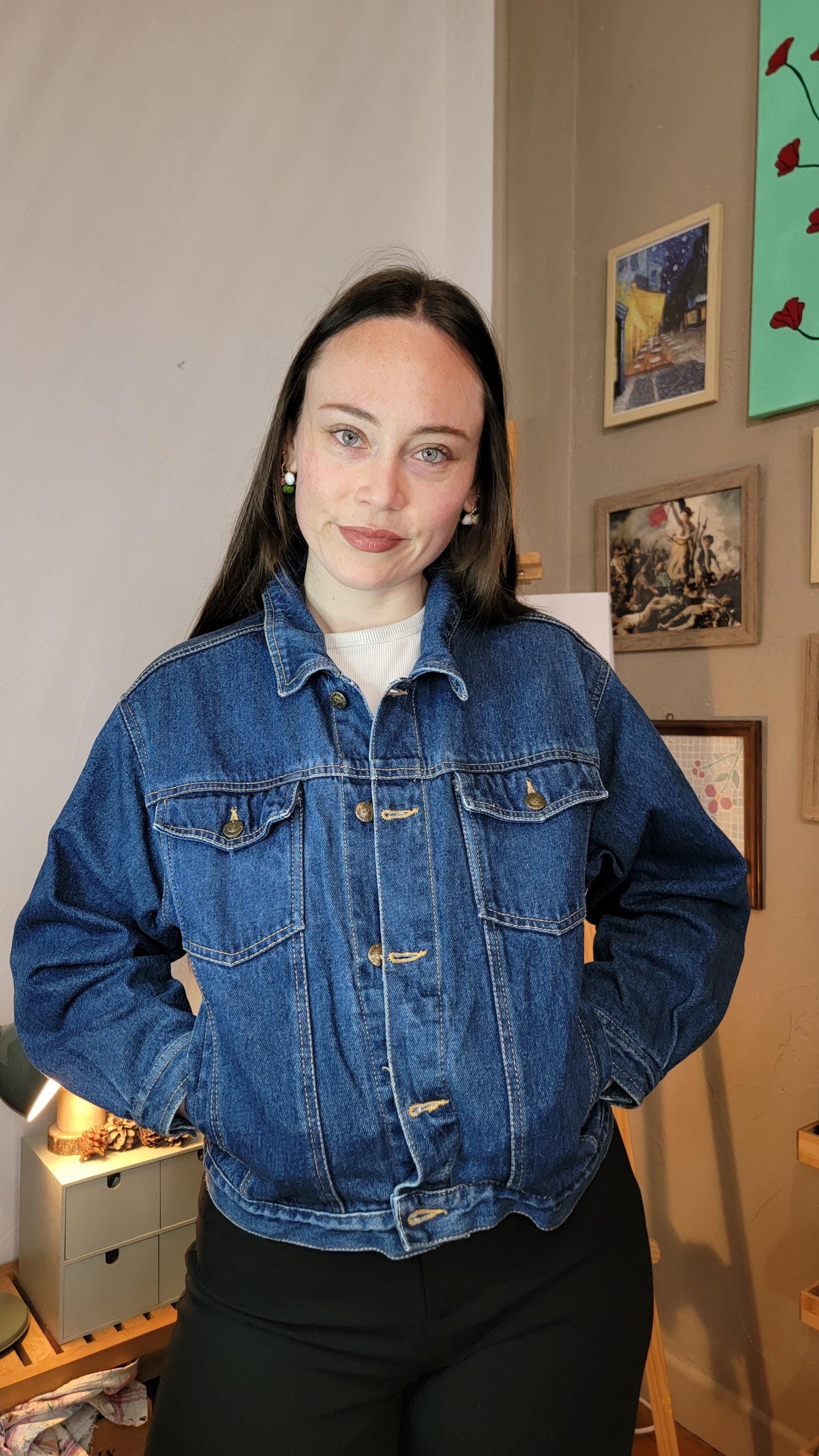 Veste en jean upcyclée peinte à la main. "Pétales" - Taille M