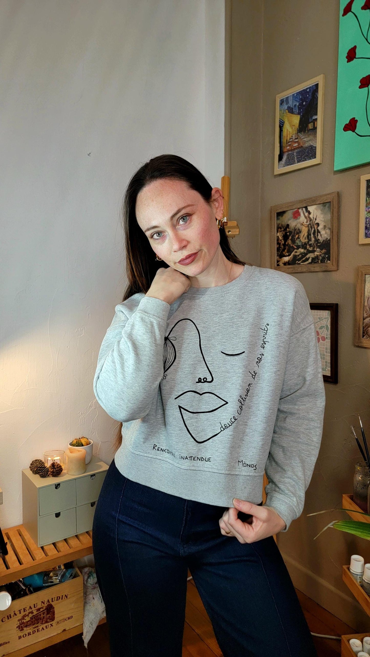 Sweat-shirt upcyclé peint à la main. "Douce collision de nos esprit" - Taille M
