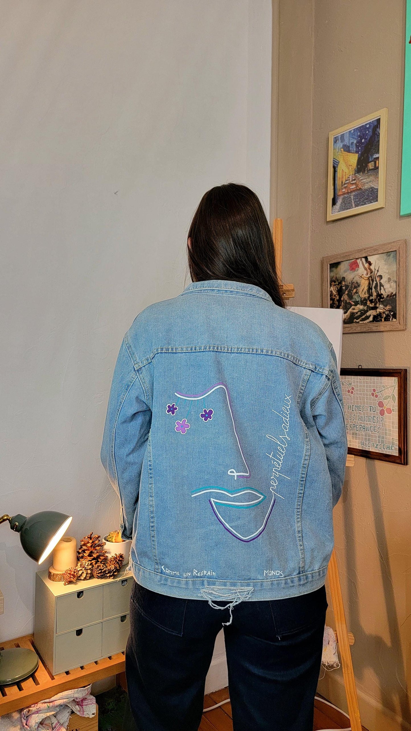 Veste en jean upcyclée peinte à la main. " Perpétuels adieux" Taille : L (femme)