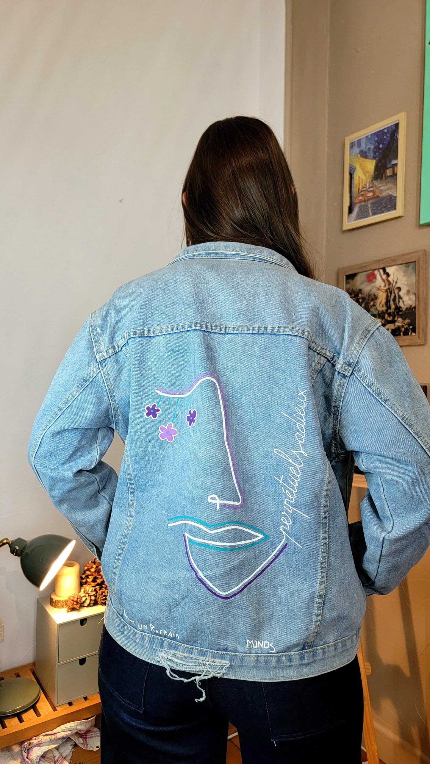 Veste en jean upcyclée peinte à la main. " Perpétuels adieux" Taille : L (femme)