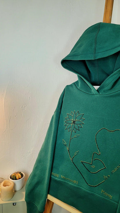Sweat-shirt à capuche upcyclé peint à la main. "Les mains pleines d'amour" - Taille M