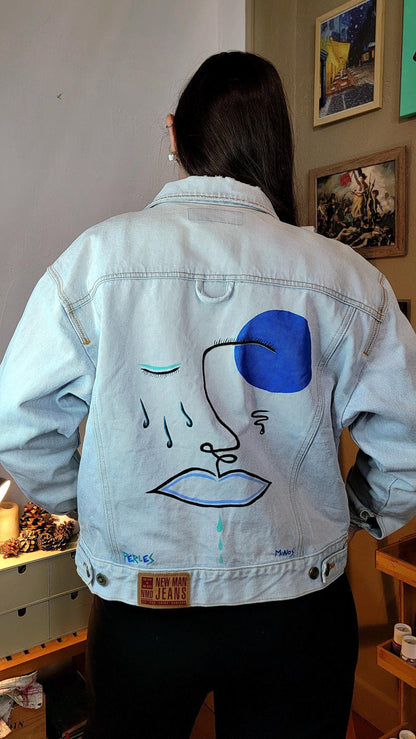 Veste en jean upcyclée peinte à la main. "Perles" - Taille M