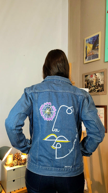 Veste en jean upcyclée peinte à la main, pièce unique, poétique. "Discussions au crépuscule" - Taille 36 S