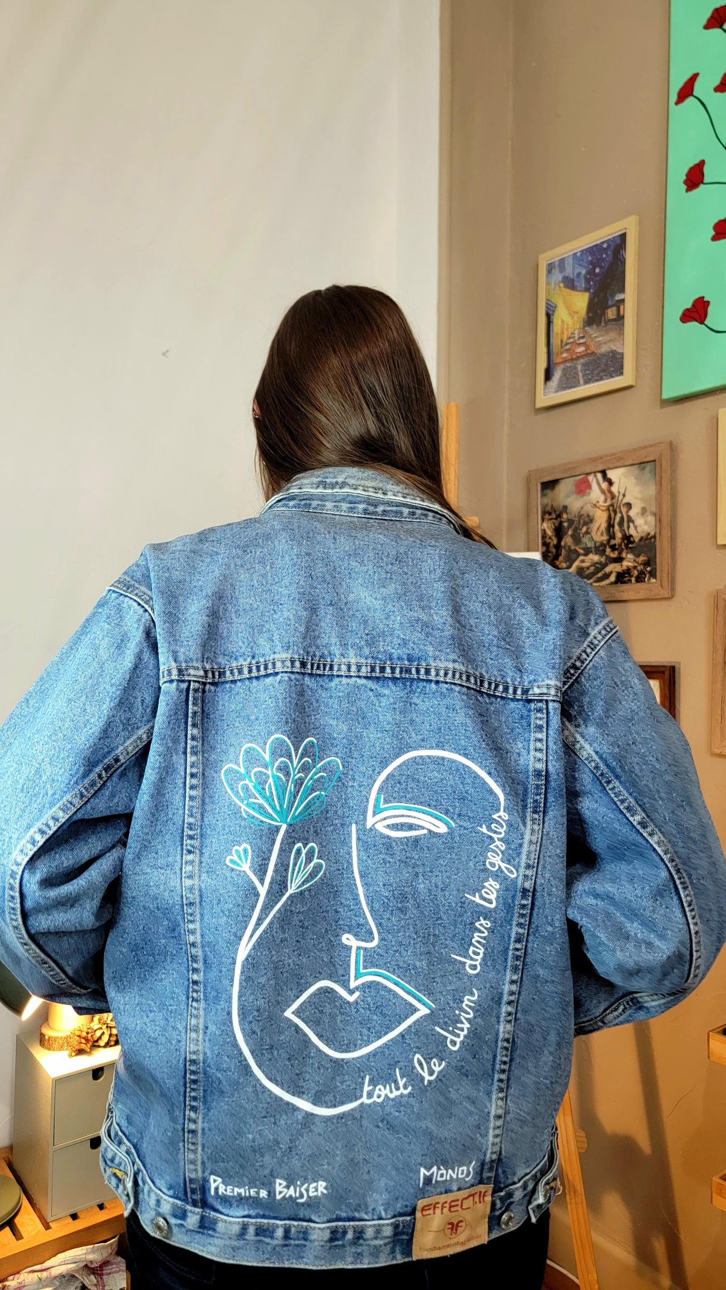 Veste en jean upcyclée peinte à la main. "Tout le divin dans tes gestes" - Taille L/XL (homme) - Coupe Oversize