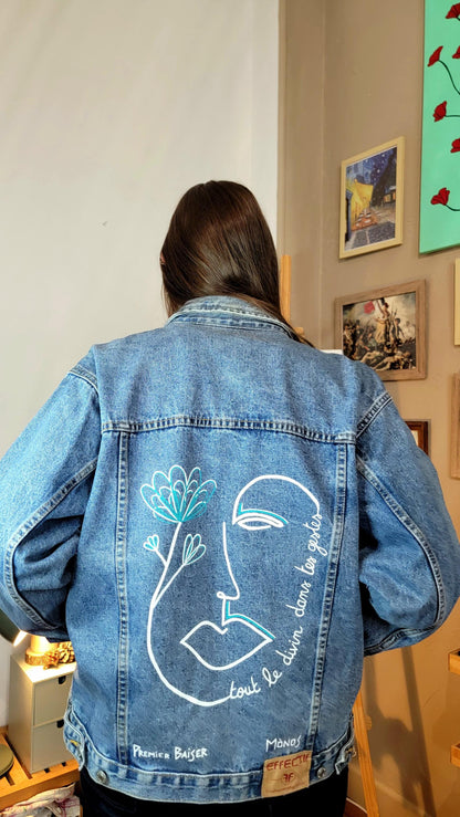 Veste en jean upcyclée peinte à la main. "Tout le divin dans tes gestes" - Taille L/XL (homme) - Coupe Oversize