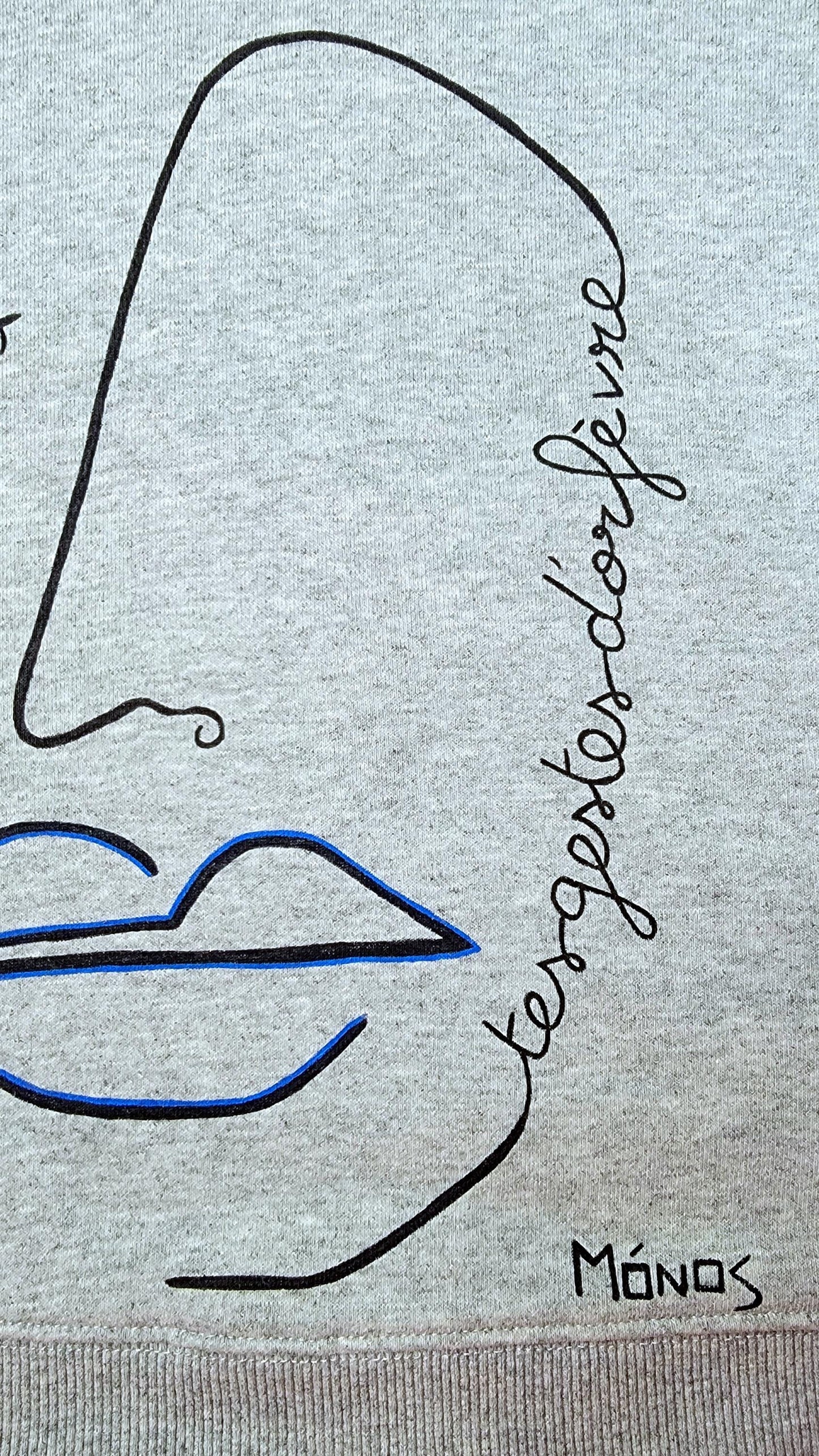 Sweat à capuche upcyclé peint à la main. "Tes gestes d'orfèvres" Taille S