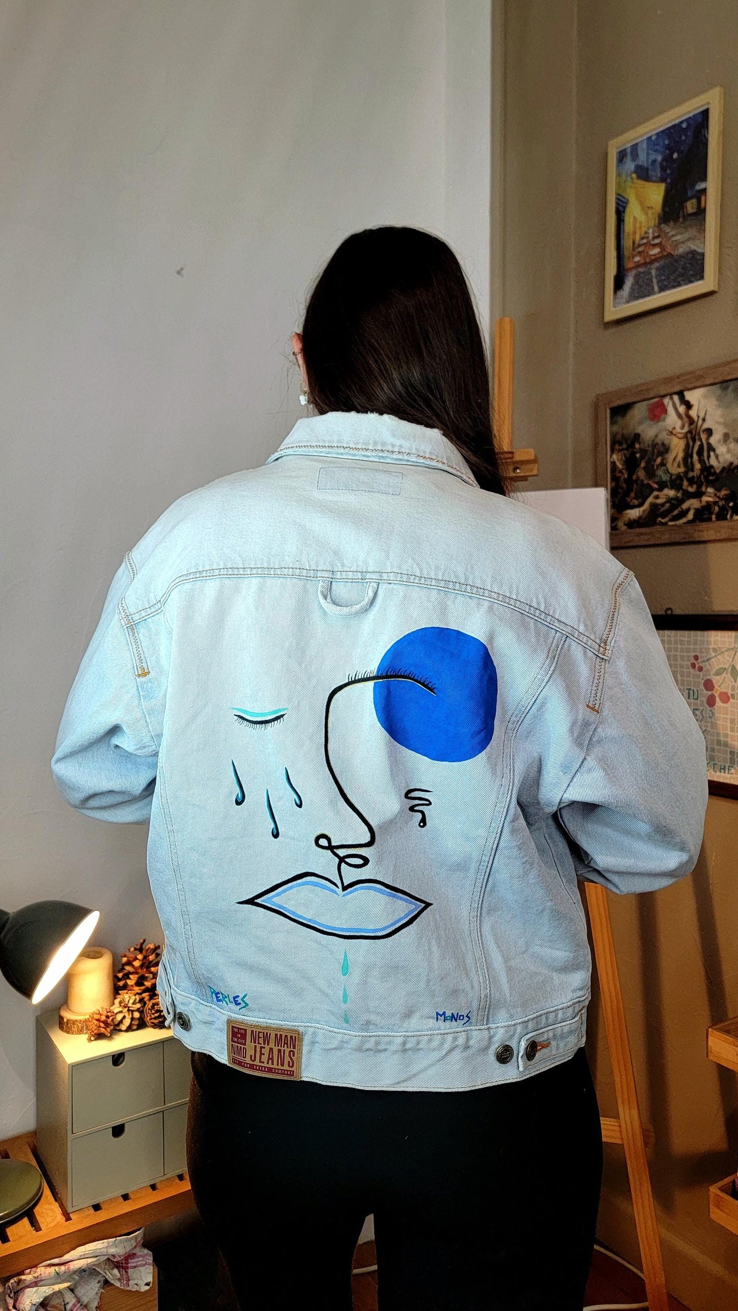 Veste en jean upcyclée peinte à la main. "Perles" - Taille M