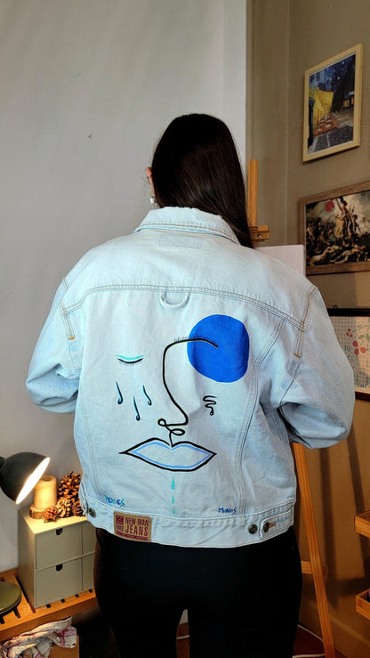Veste en jean upcyclée peinte à la main. "Perles" - Taille M