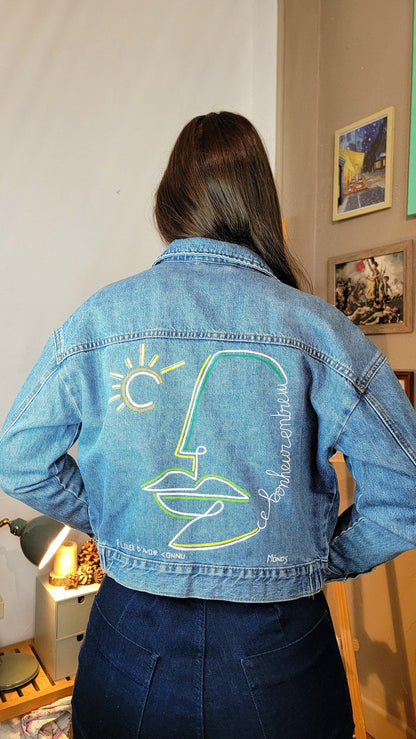 Veste en jean upcyclée peinte à la main. "Ce bonheur entrevu" - Taille : S (femme)