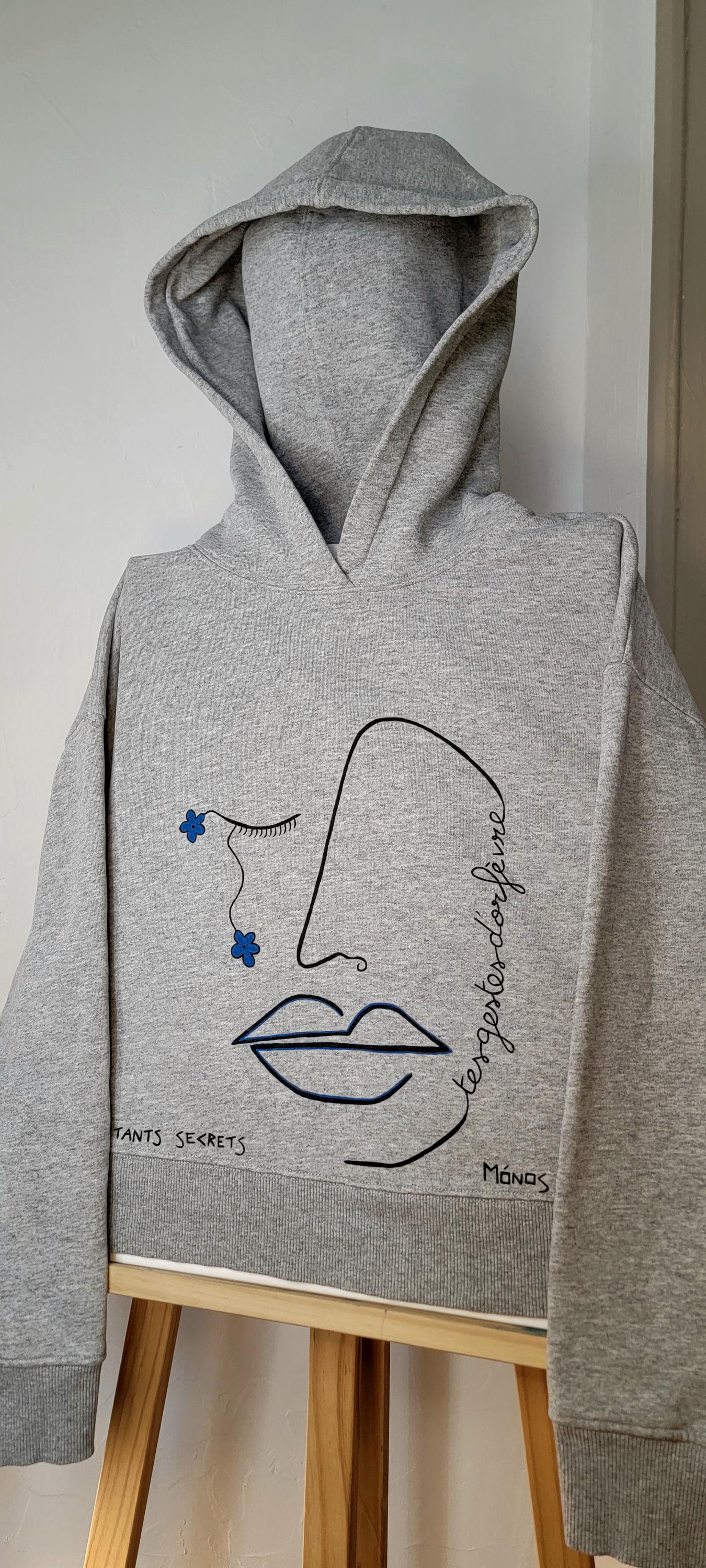 Sweat à capuche upcyclé peint à la main. "Tes gestes d'orfèvres" Taille S