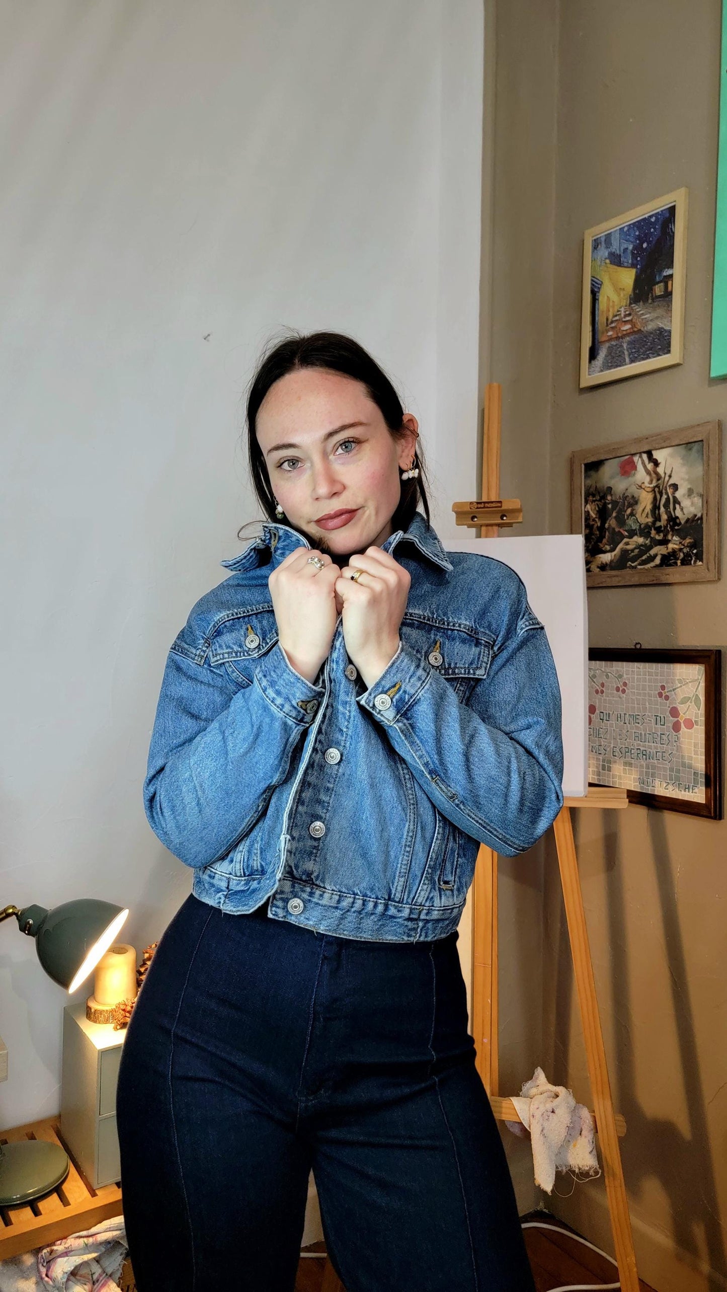 Veste en jean upcyclée peinte à la main. "Ce bonheur entrevu" - Taille : S (femme)