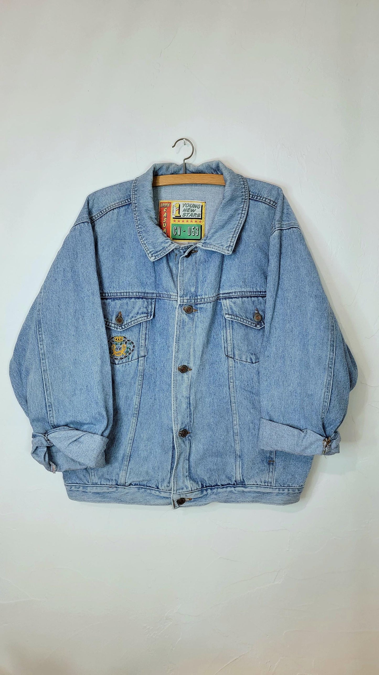 Veste en jean upcyclée peinte à la main. "Le parfum du coeur" - Taille : L (coupe oversize)