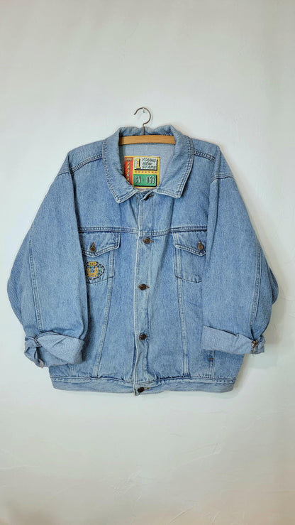 Veste en jean upcyclée peinte à la main. "Le parfum du coeur" - Taille : L (coupe oversize)