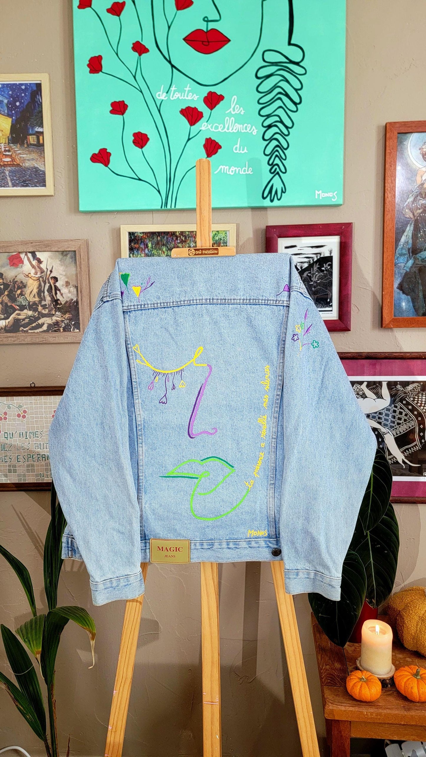 Veste en jean upcyclée peinte à la main. "Ta présence a réveillé mes silences" - Taille : M