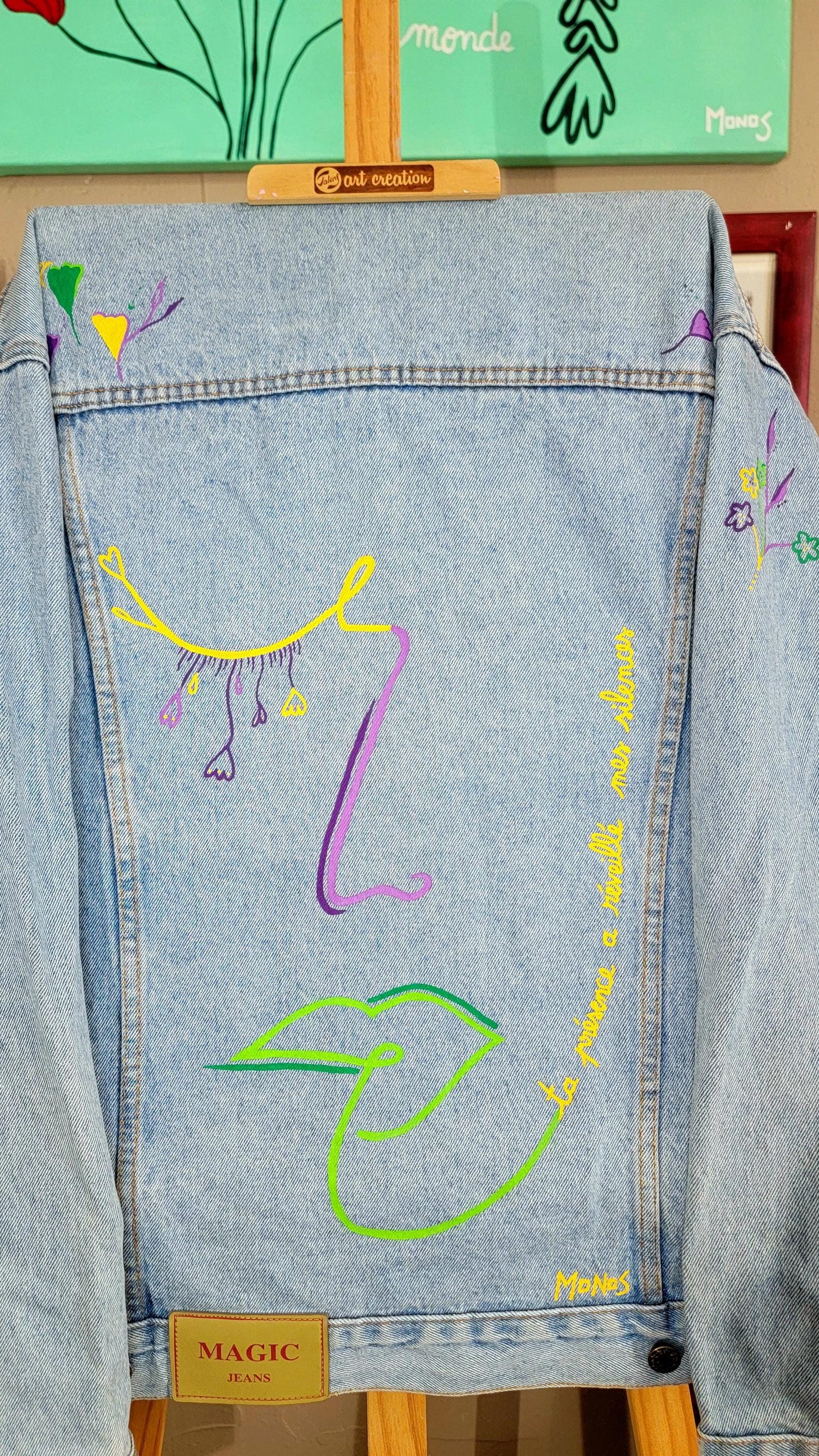 Veste en jean upcyclée peinte à la main. "Ta présence a réveillé mes silences" - Taille : M