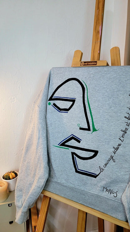 Sweat-shirt upcyclé peint à la main. "Le courage éclaire l'ombre et fait danser l'espoir" Taille L (homme)