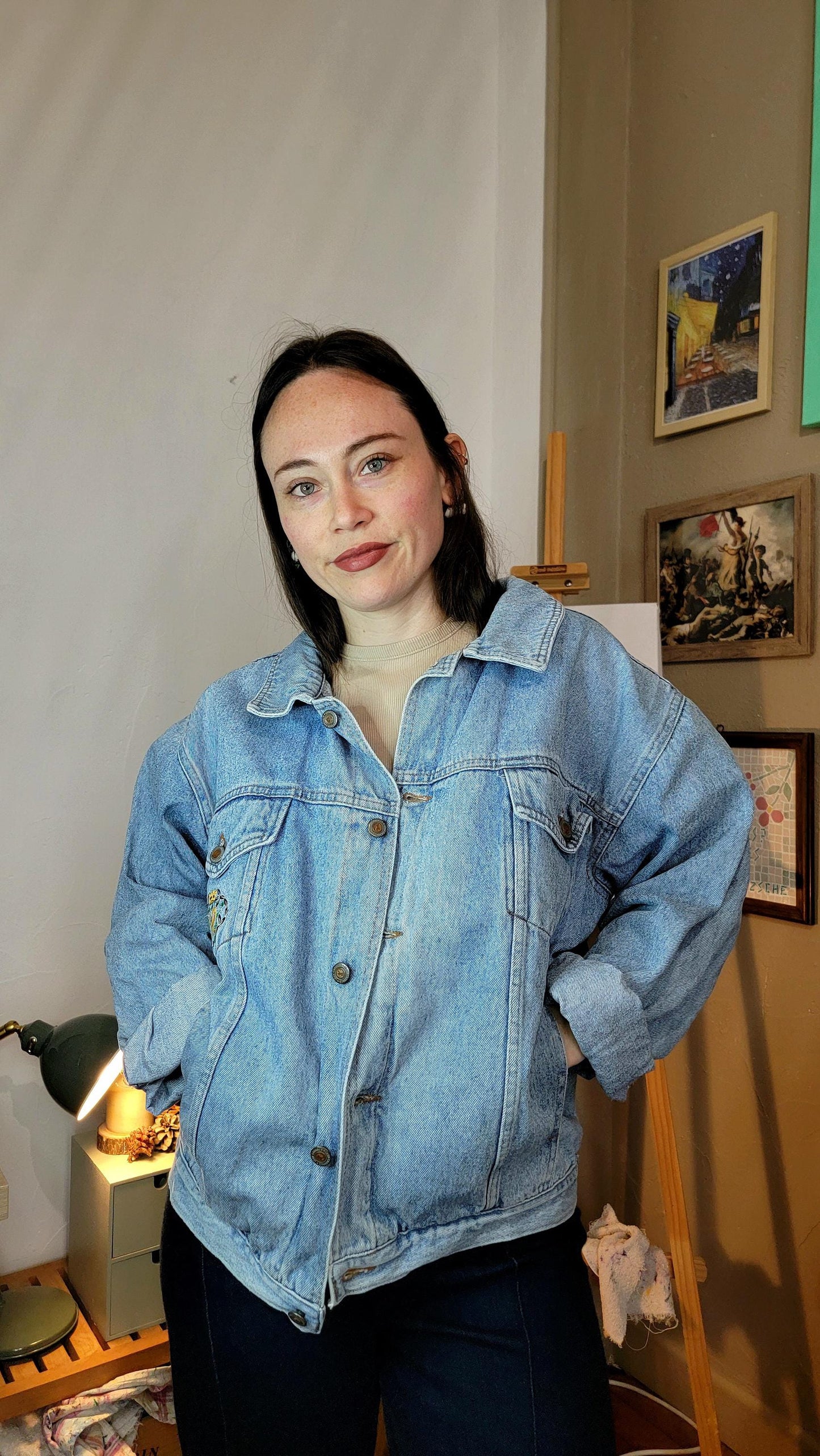 Veste en jean upcyclée peinte à la main. "Le parfum du coeur" - Taille : L (coupe oversize)