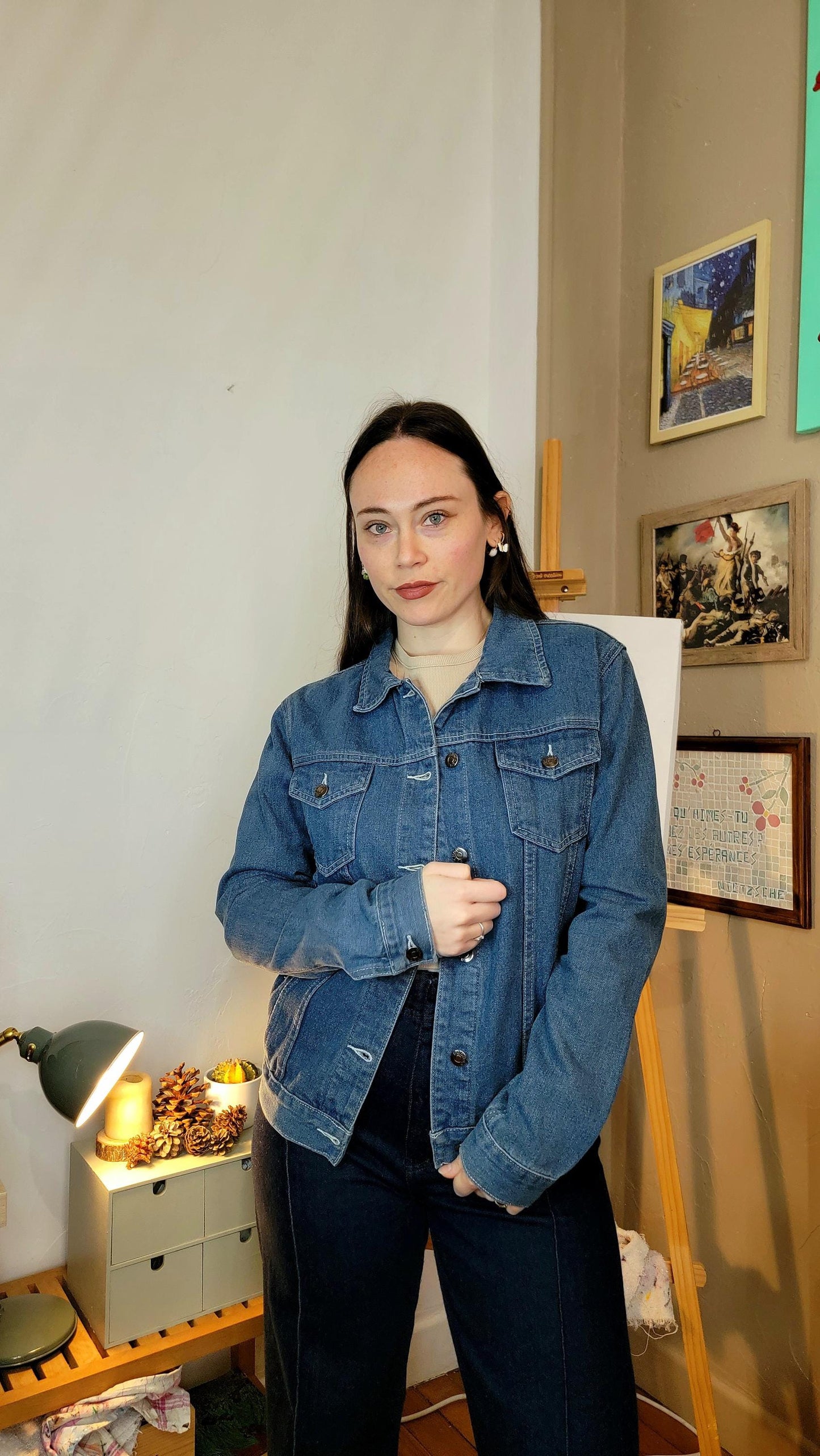 Veste en jean upcyclée peinte à la main, pièce unique, poétique. "Discussions au crépuscule" - Taille 36 S