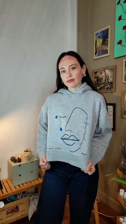 Sweat à capuche upcyclé peint à la main. "Tes gestes d'orfèvres" Taille S