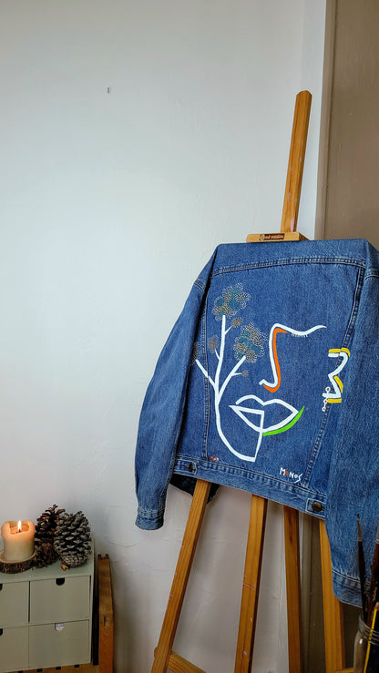 Veste en jean upcyclée peinte à la main.  "Pluto" - Taille M / L