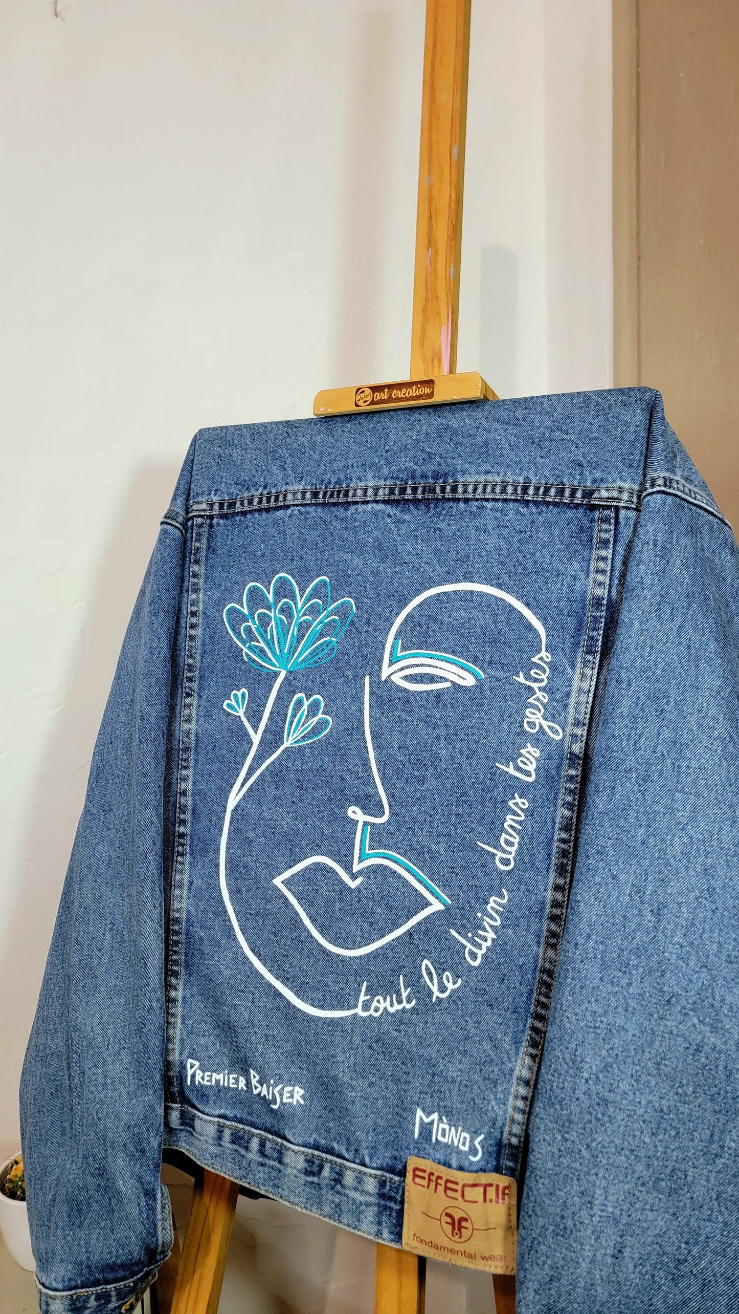Veste en jean upcyclée peinte à la main. "Tout le divin dans tes gestes" - Taille L/XL (homme) - Coupe Oversize