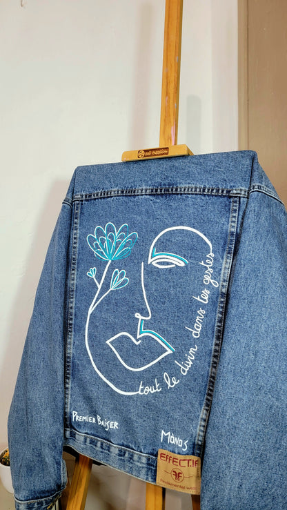 Veste en jean upcyclée peinte à la main. "Tout le divin dans tes gestes" - Taille L/XL (homme) - Coupe Oversize