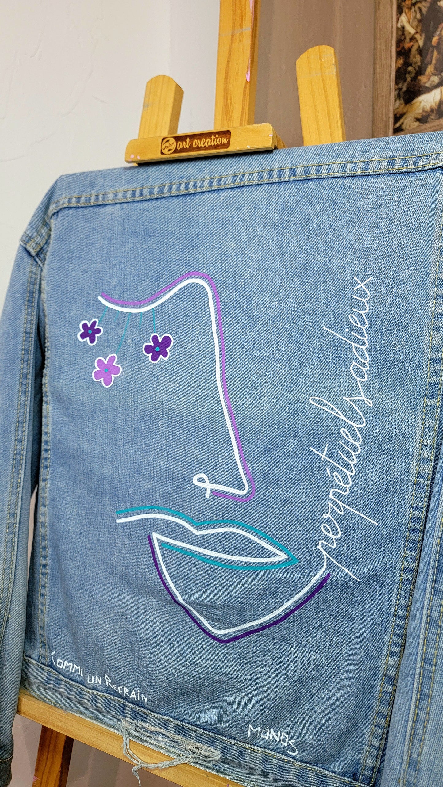 Veste en jean upcyclée peinte à la main. " Perpétuels adieux" Taille : L (femme)