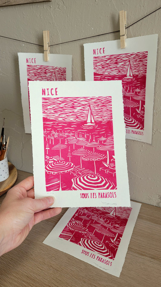 Linogravure originale en édition limitée "Sous les parasols" Couleur Magenta