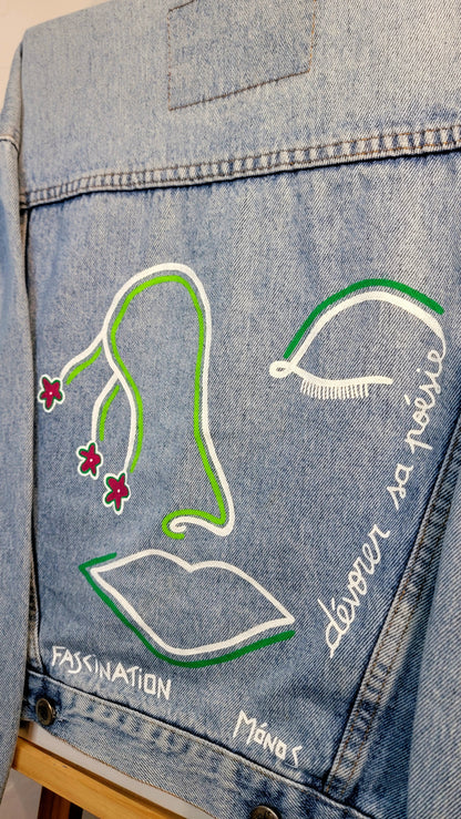 Veste en jean upcyclée peinte à la main. "Dévorer sa poésie" - Taille M