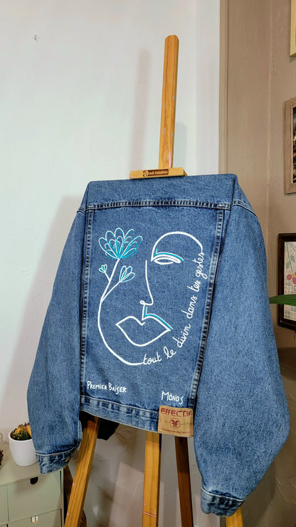 Veste en jean upcyclée peinte à la main. "Tout le divin dans tes gestes" - Taille L/XL (homme) - Coupe Oversize