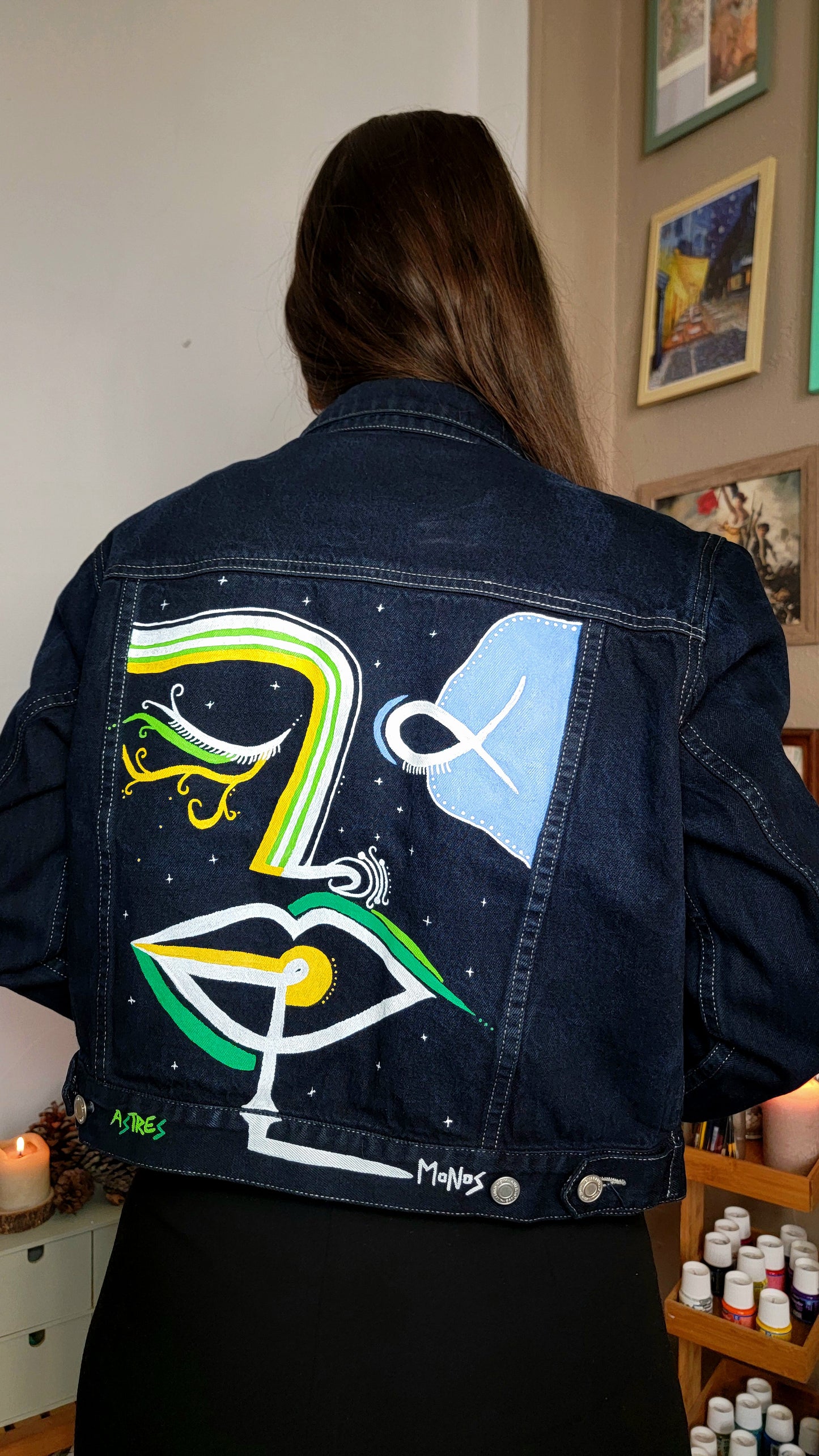 Veste en jean upcyclée peinte à la main. "Astres" - Taille S