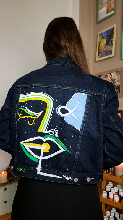 Veste en jean upcyclée peinte à la main. "Astres" - Taille S