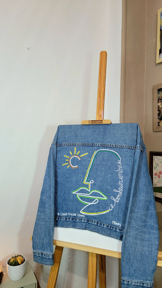 Veste en jean upcyclée peinte à la main. "Ce bonheur entrevu" - Taille : S (femme)