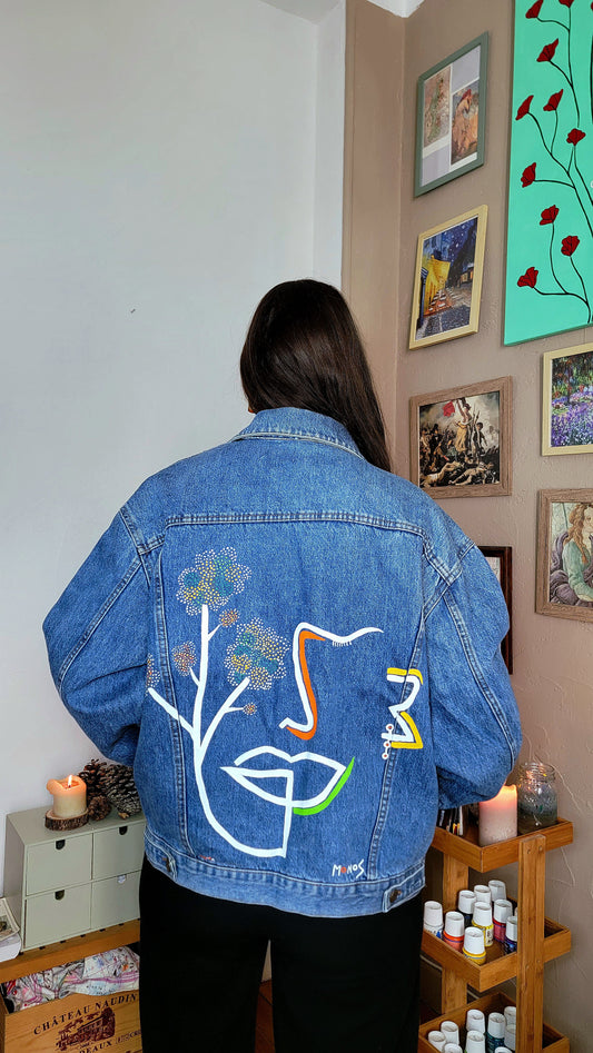 Veste en jean upcyclée peinte à la main.  "Pluto" - Taille M / L