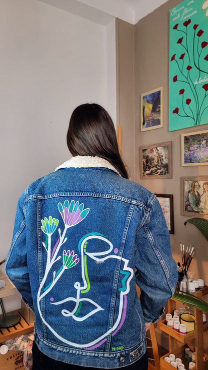 Veste en jean upcyclée peinte à la main. "Epure" - Taille L