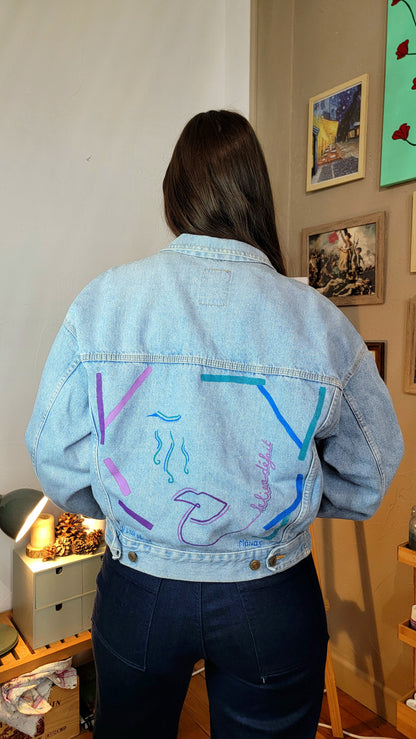 Veste en jean upcyclée peinte à la main. "Le lien défait" - Taille L