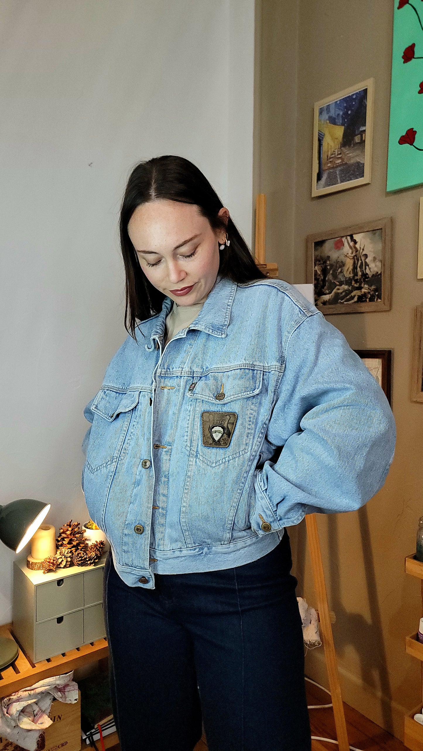 Veste en jean upcyclée peinte à la main. "Le lien défait" - Taille L