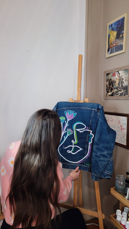 Veste en jean upcyclée peinte à la main. "Epure" - Taille L