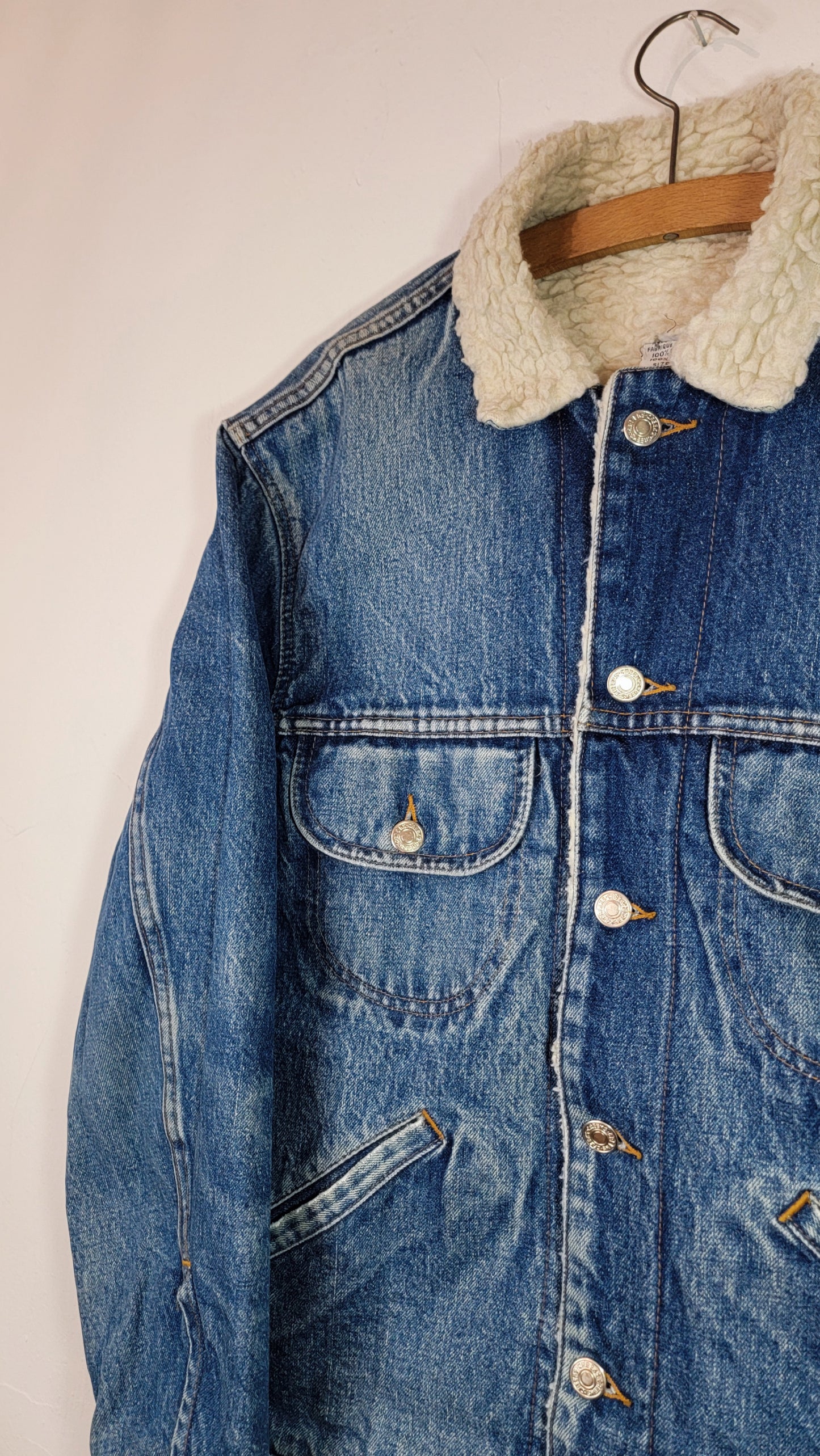 Veste en jean upcyclée peinte à la main. "Epure" - Taille L