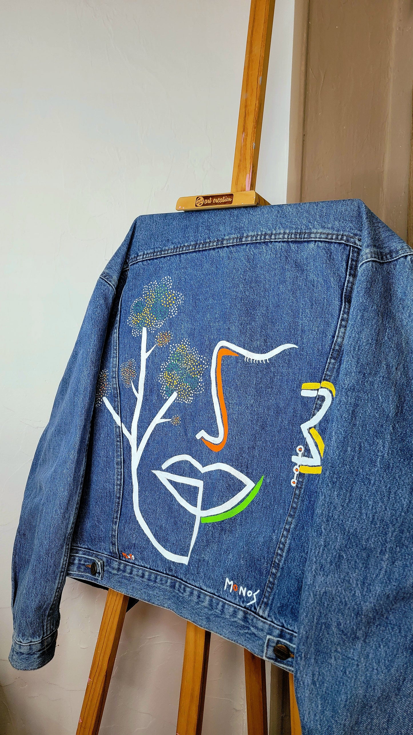 Veste en jean upcyclée peinte à la main.  "Pluto" - Taille M / L