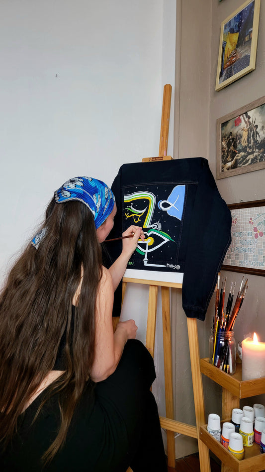 Veste en jean upcyclée peinte à la main. "Astres" - Taille S