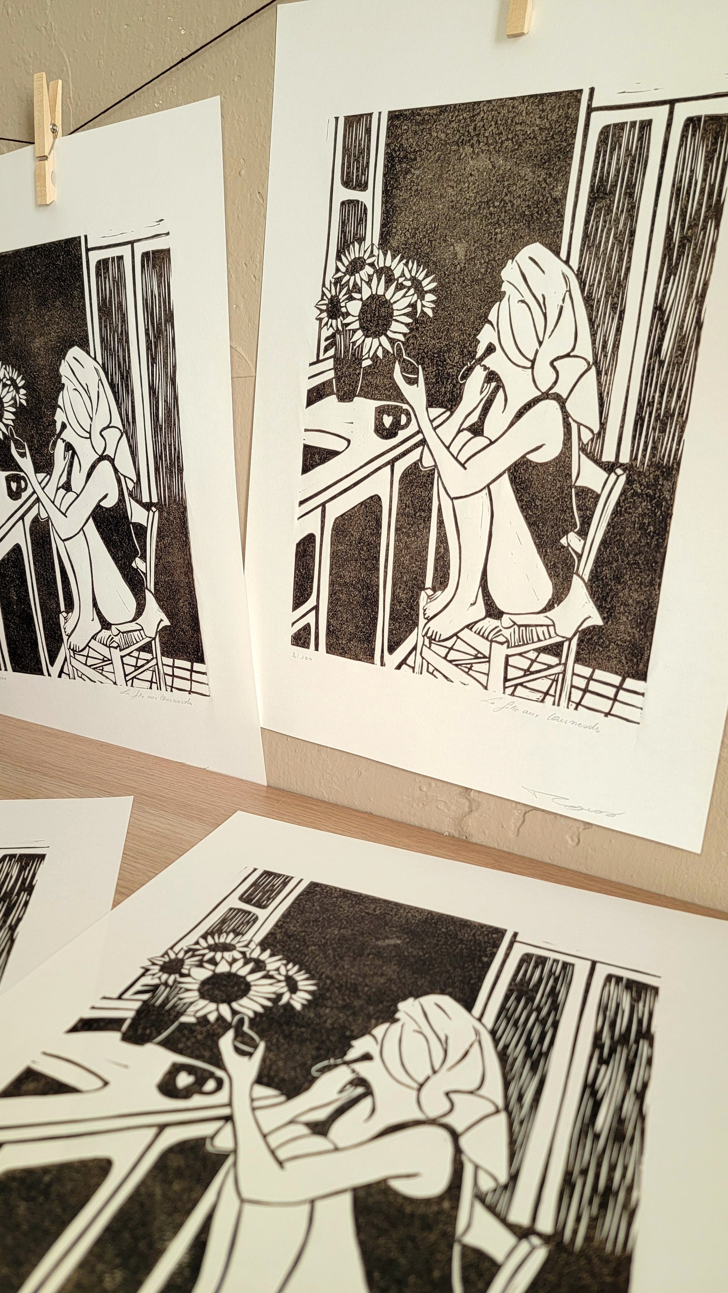 Linogravure originale en édition limitée "La fille aux tournesols" Couleur Sépia