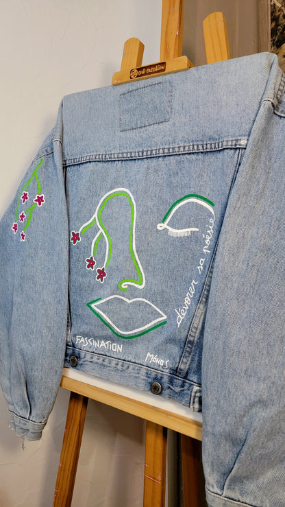 Veste en jean upcyclée peinte à la main. "Dévorer sa poésie" - Taille M
