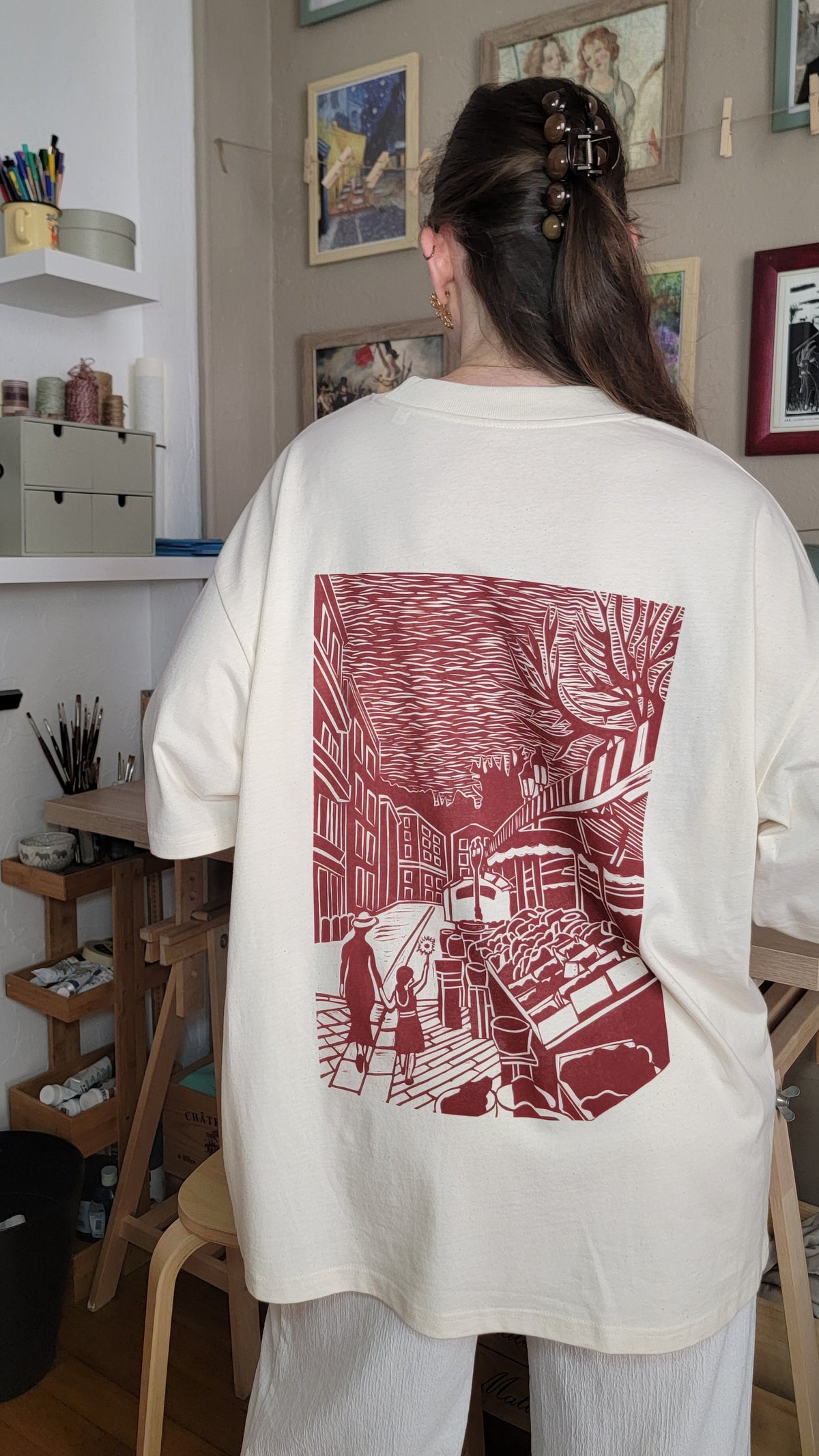 Teeshirt oversize en linogravure - "Au cœur du cours Saleya" - Couleur Rouge brique  - Taille L