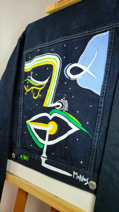 Veste en jean upcyclée peinte à la main. "Astres" - Taille S